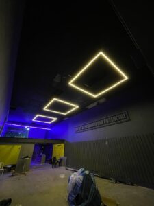 Forro de Isopor Texturizado Preto com Iluminação